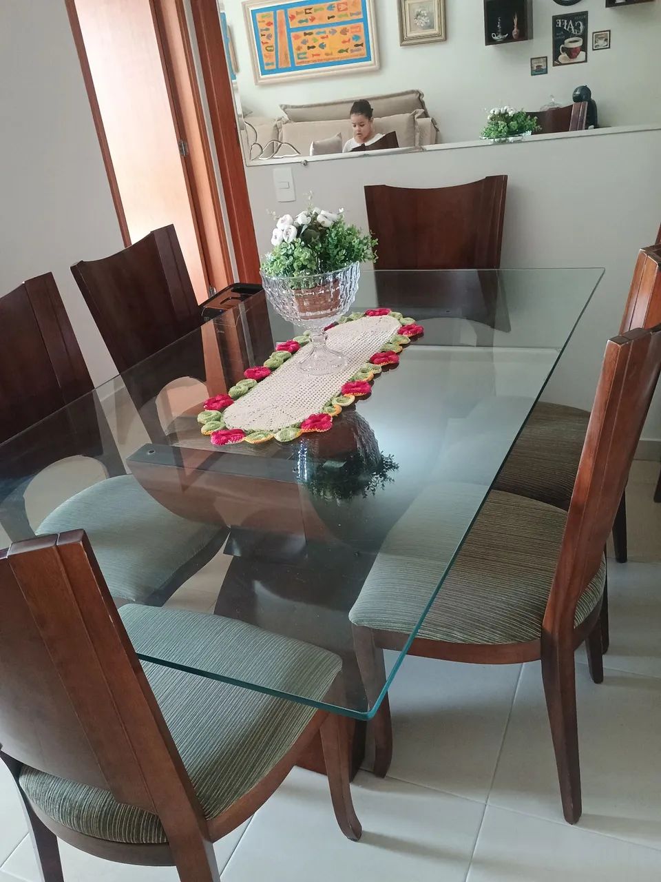Mesa 6 cadeiras madeira 