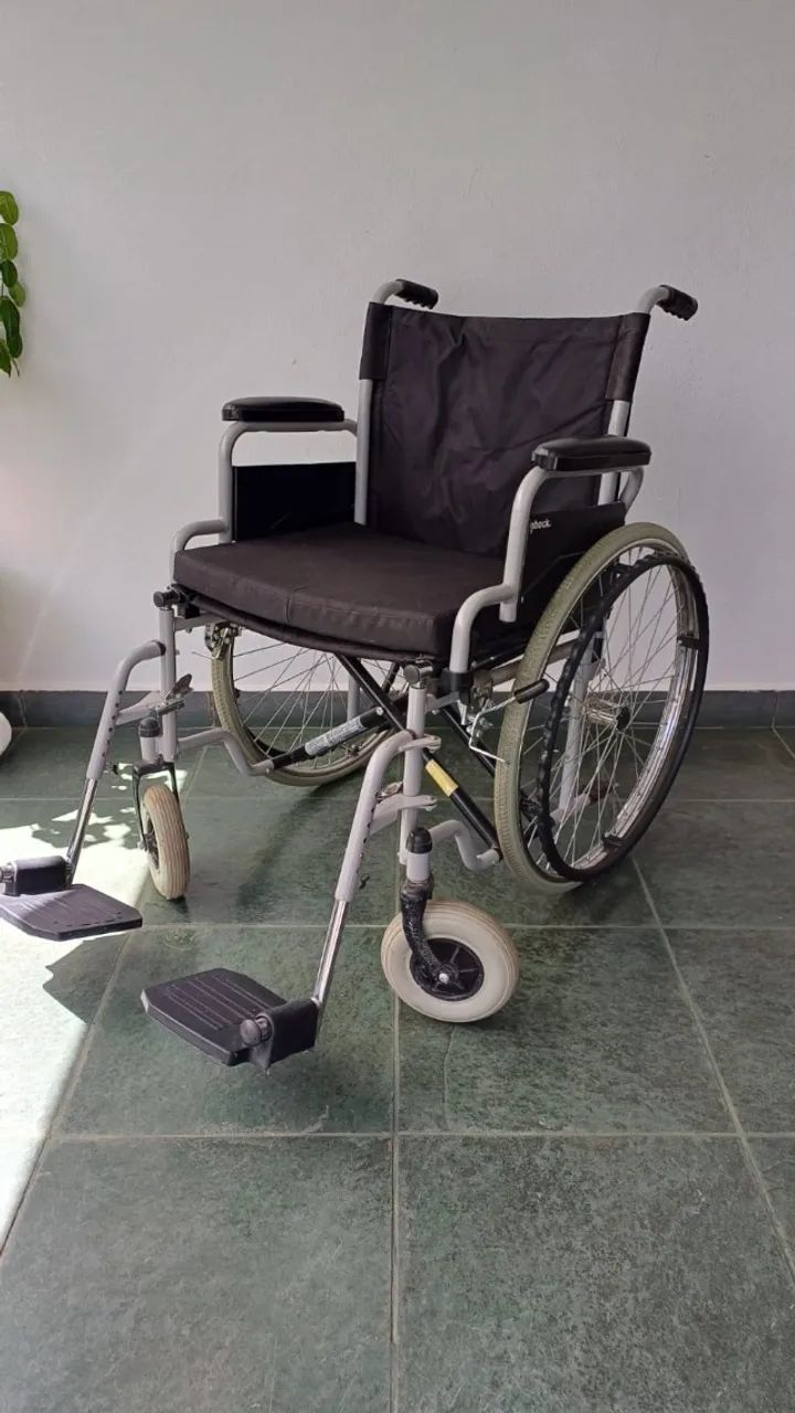 CADEIRA DE RODAS DOBRÁVEL OTTOBOCK 50cm - Foto 2