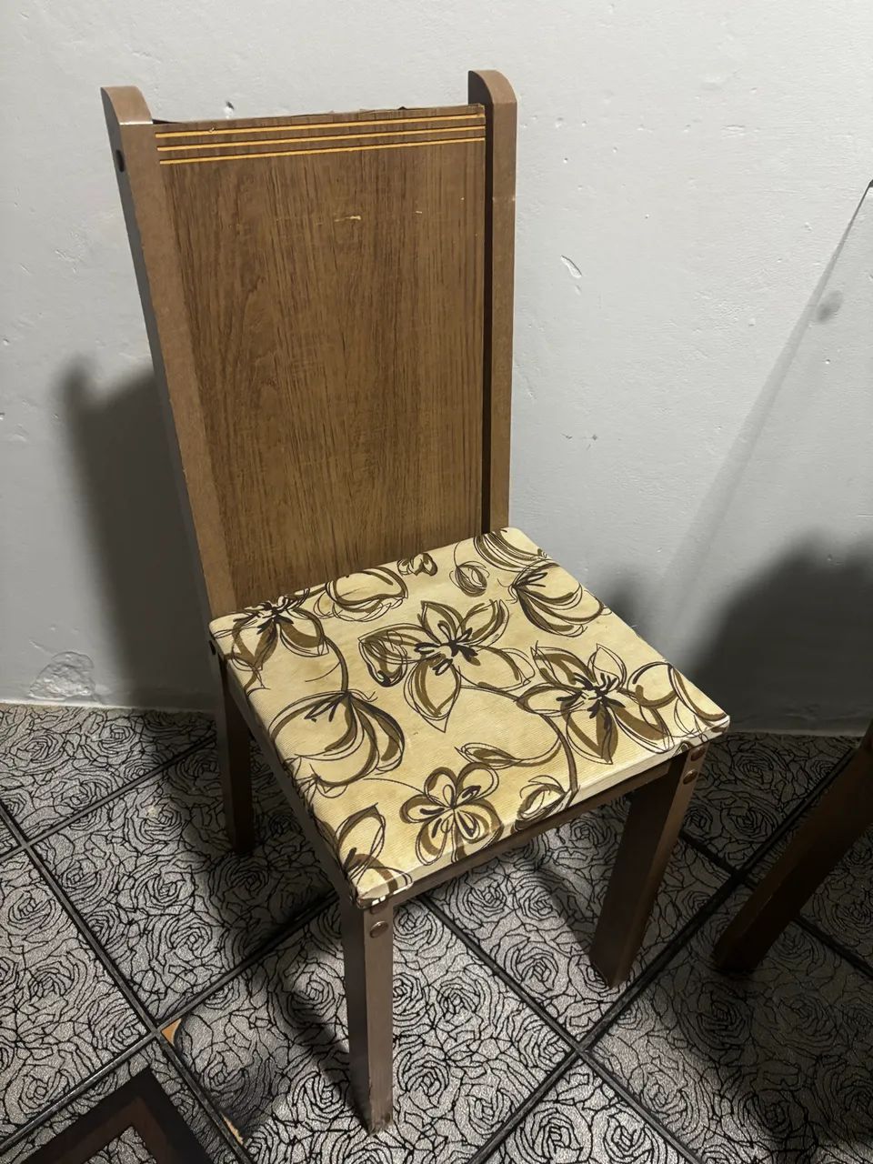Mesa de vidro com 4 cadeiras  - Foto 3