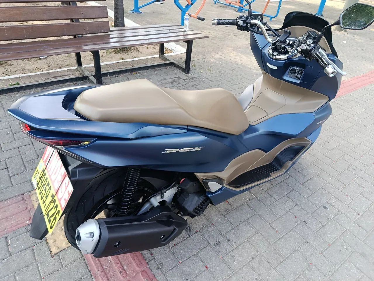 VENDO PCX MUITO NOVA  - Foto 3