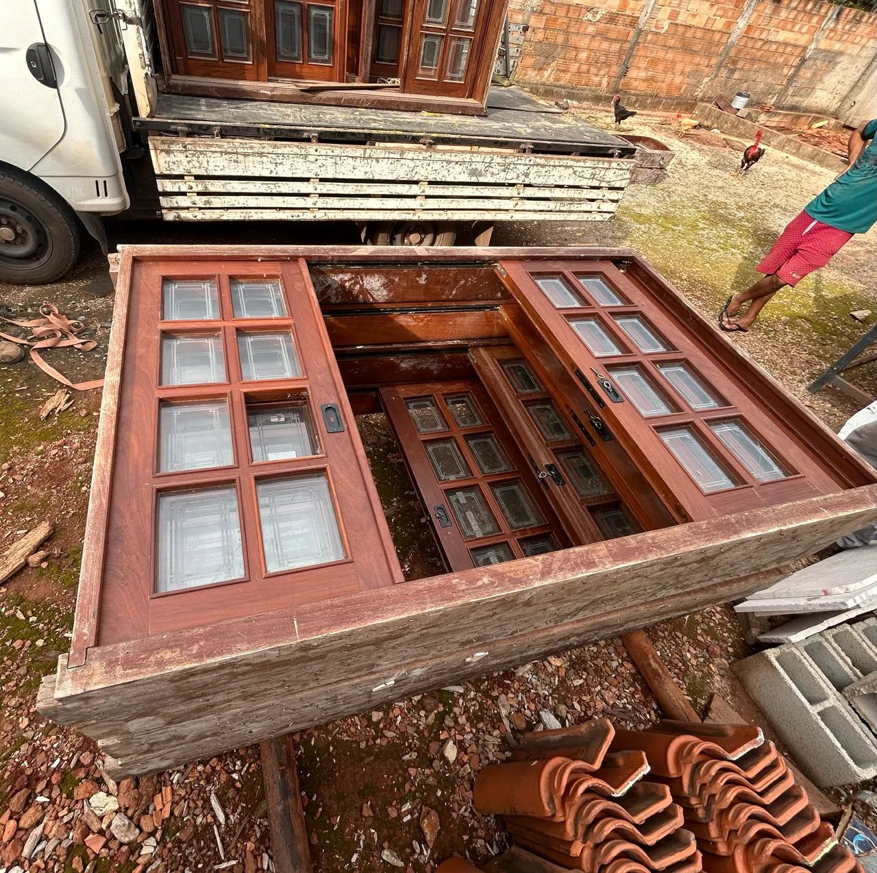 Vendo portas e janelas madeira maciça  - Foto 5