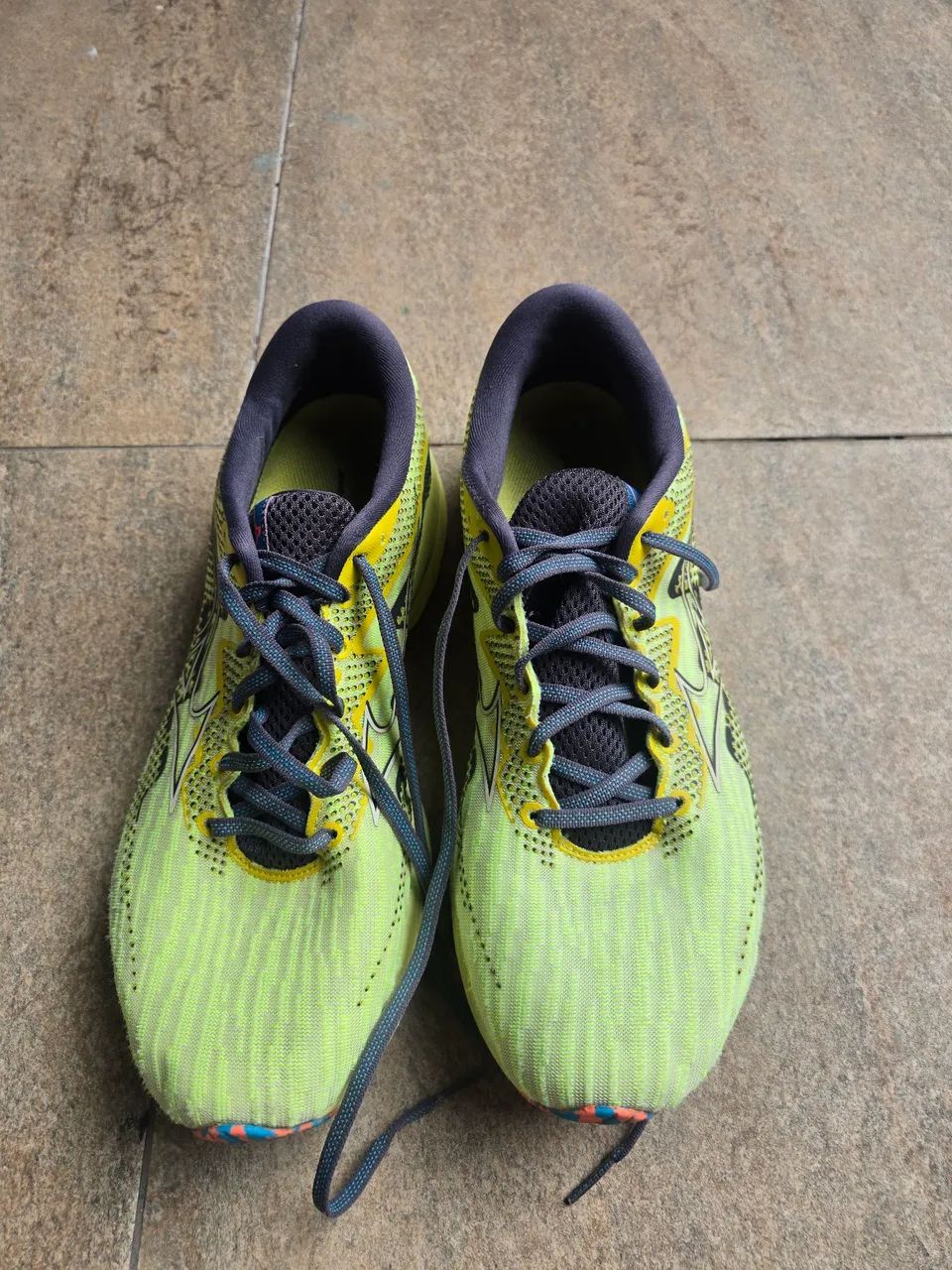  Vendo tenis de corrida Mizuno n° 43 - Foto 2