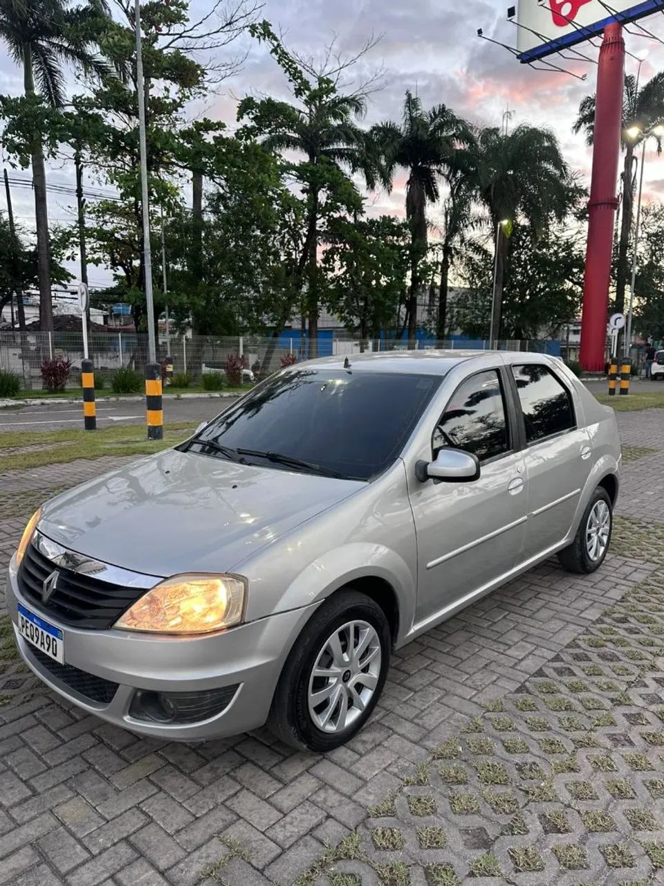 Renault Logan Expression Hi-flex 1.6 8V 4P 2012 - Foto 3