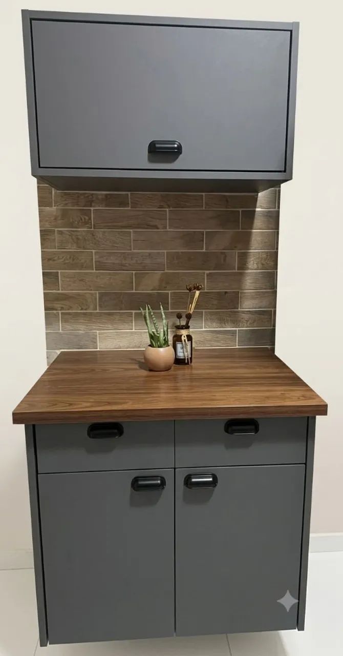 Buffet com 2 portas + armário aéreo e tampo amadeirado