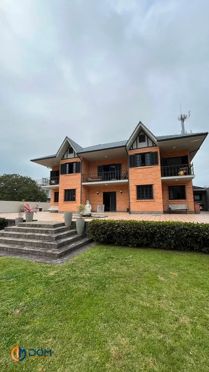 Casa de alto padrão com estilo europeu clássico - Foto 3