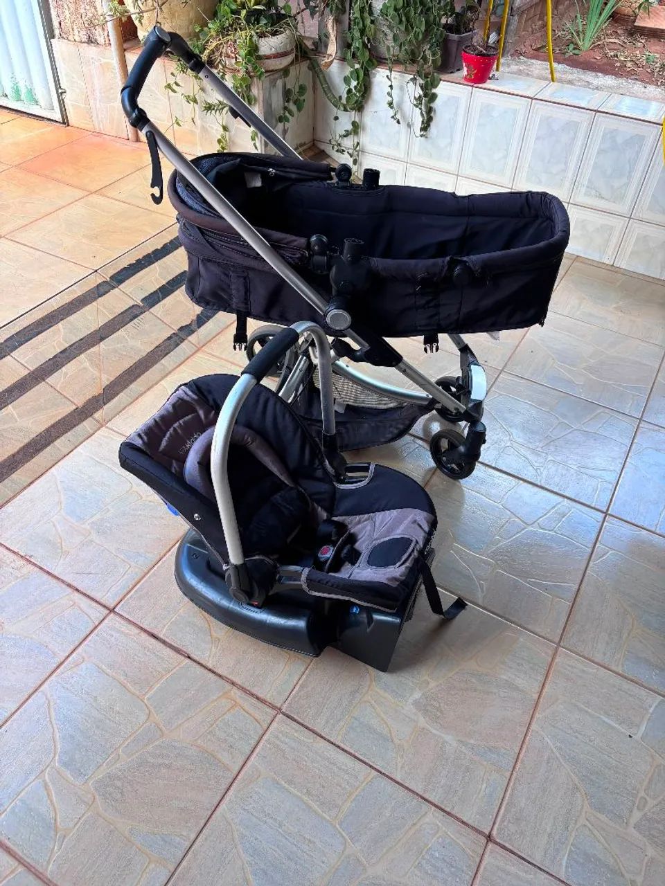 Carrinho de bebe Moisés com bebê conforto  - Foto 2