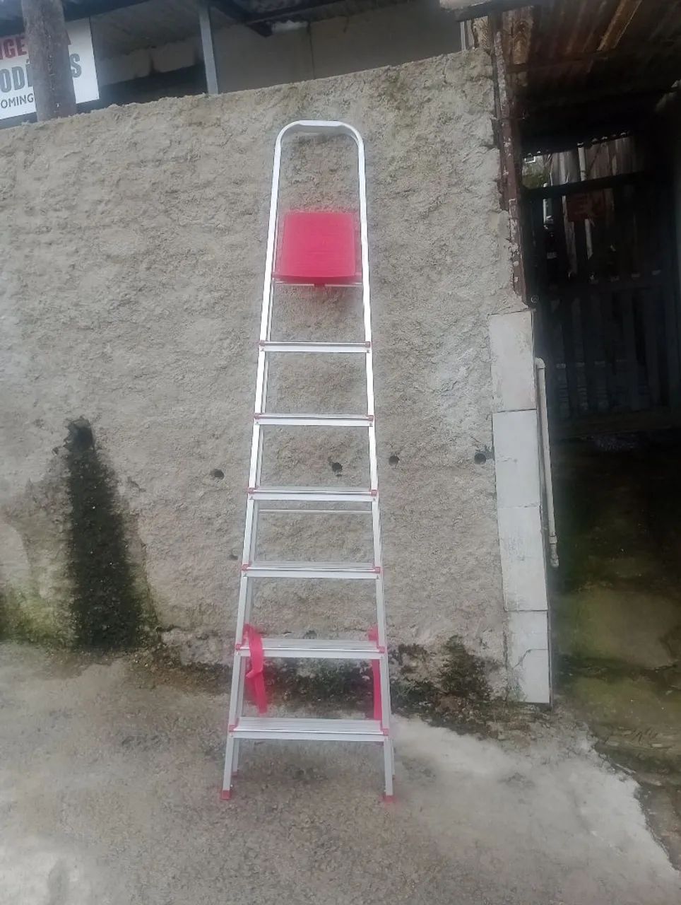 Vendo escada 7 degraus usado uma vez 