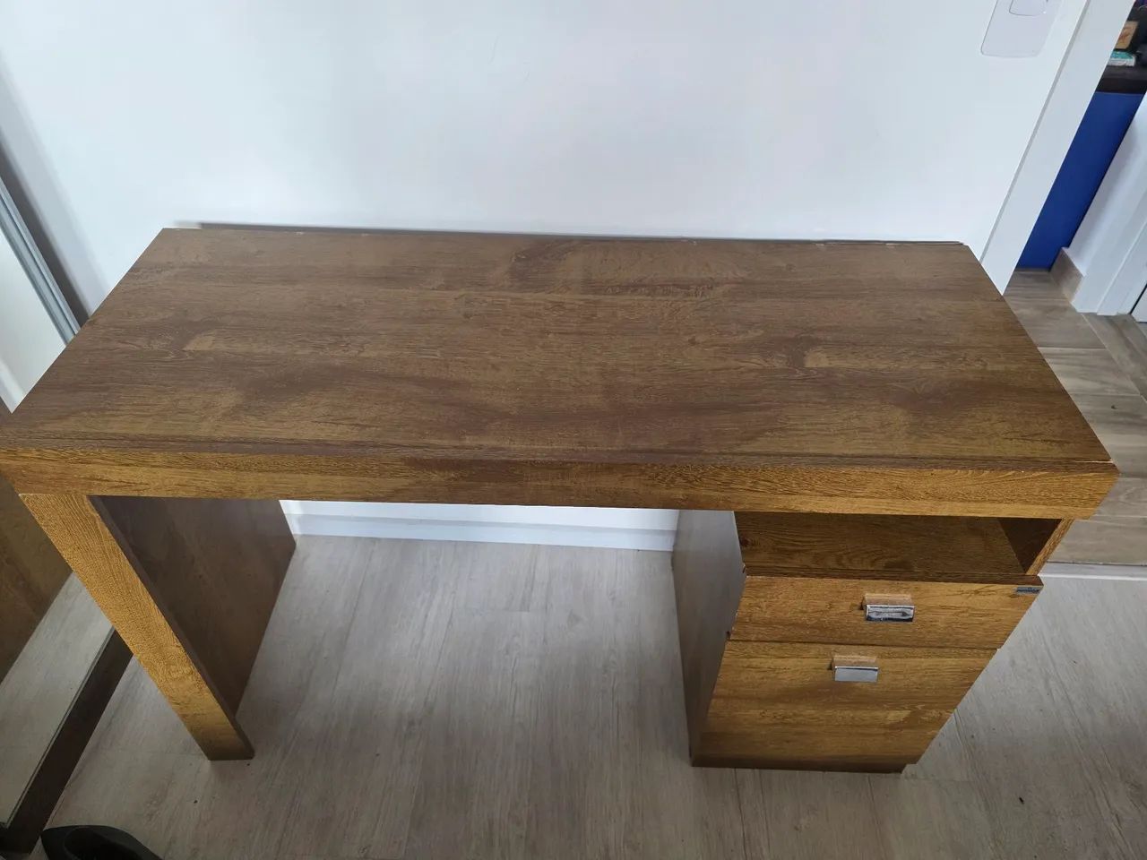Mesa de escritório com 1 gaveta e 1 armário  - Foto 5