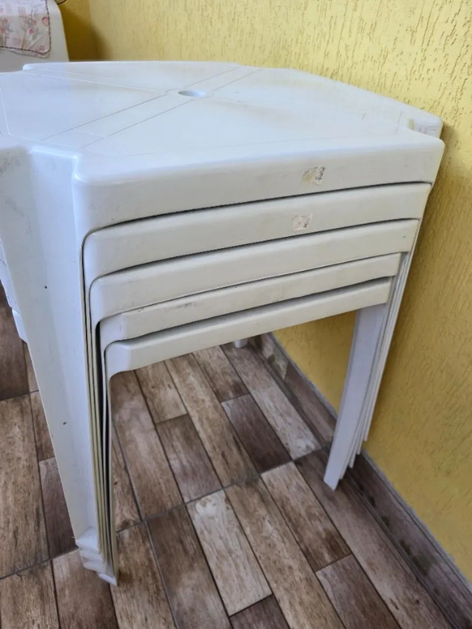 Cadeiras plástica e mesas  - Foto 3