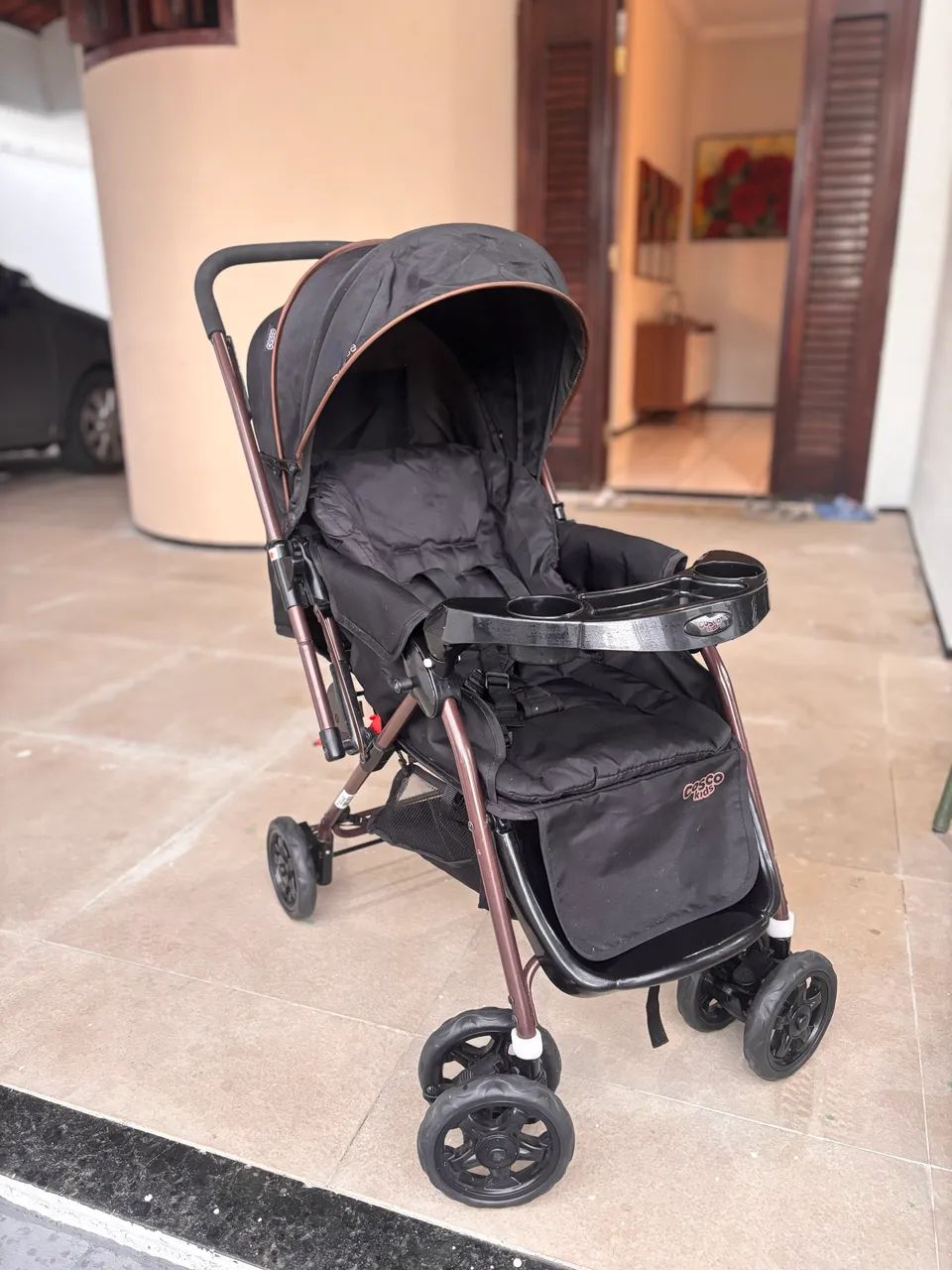Carrinho com bebê conforto 