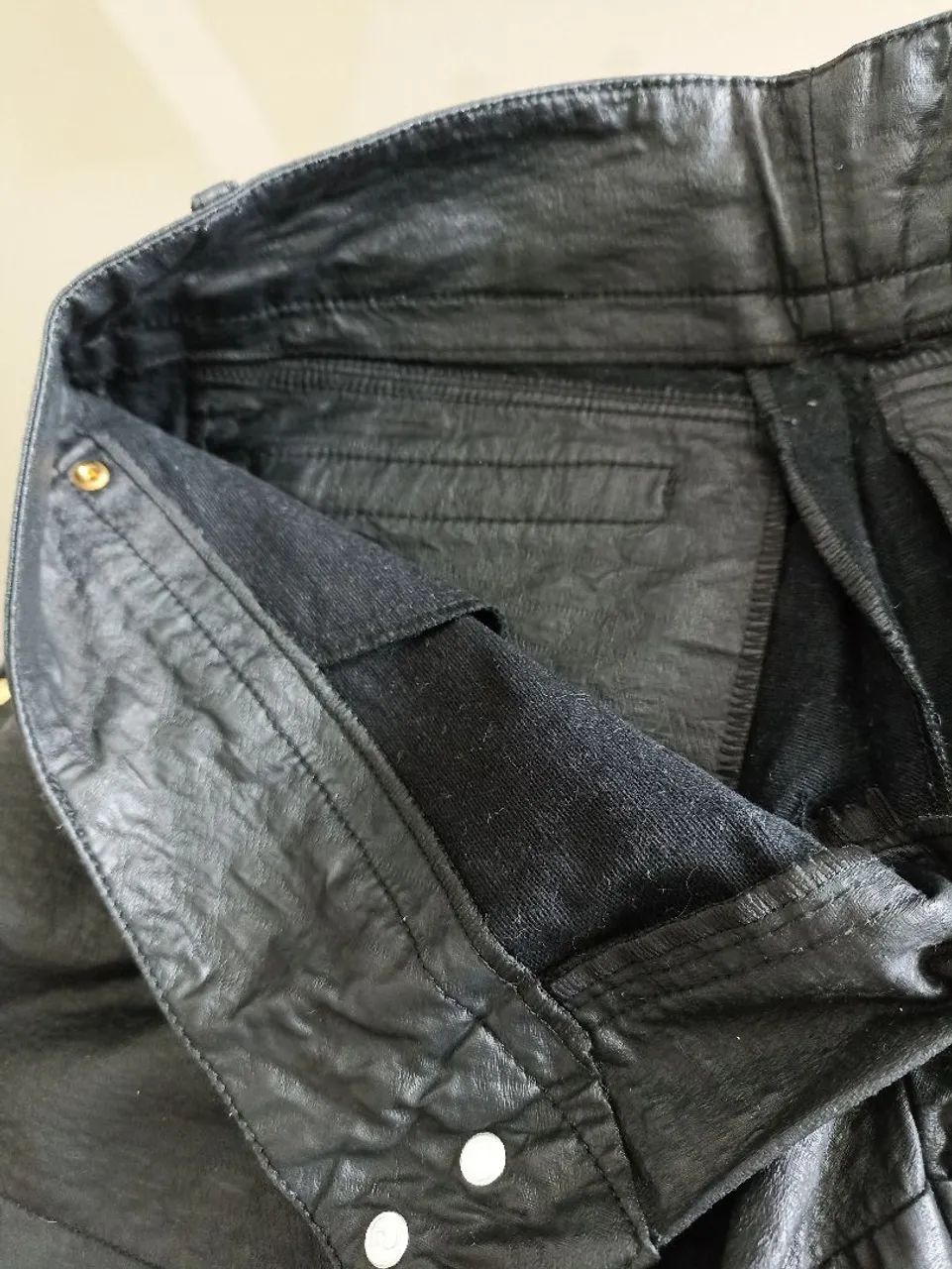 Shorts Preto Couro - Foto 5