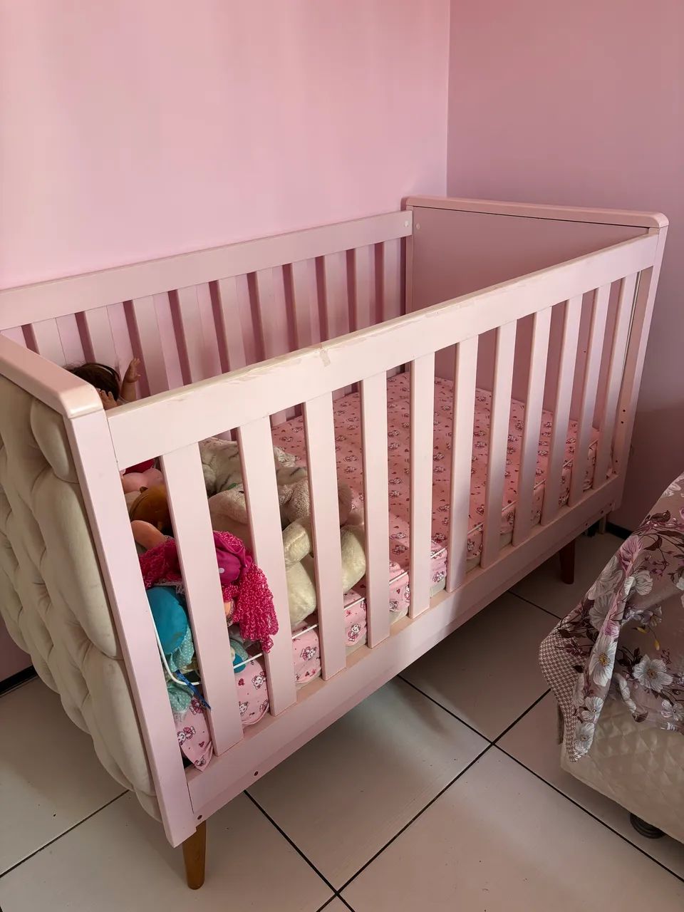 Berço Americano com Capitonê Retrô Rosa + Colchão 