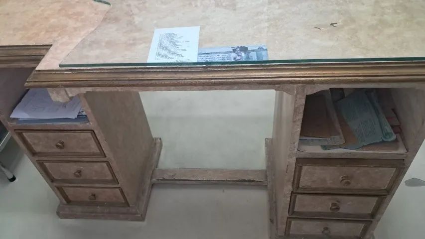Cadeira Colonial De Madeira - Assento Em Couro + Escrivaninha - Foto 3