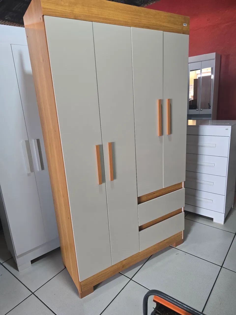 Guarda roupa 4 portas valor 890 reais