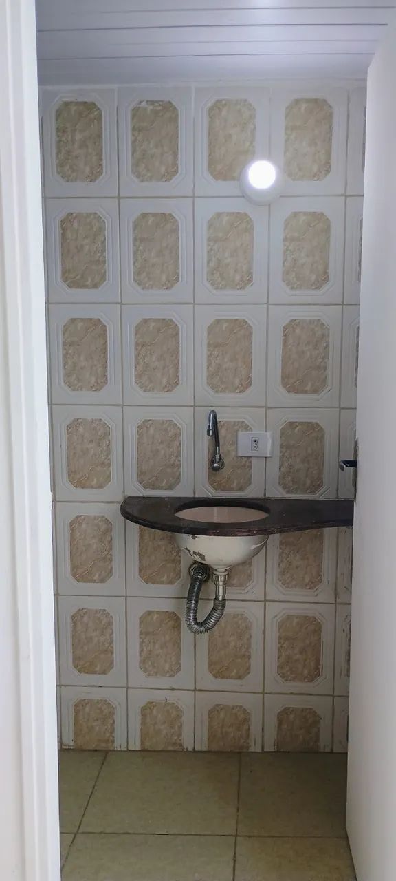 Locação casa 2 dormitórios centro Louveira 