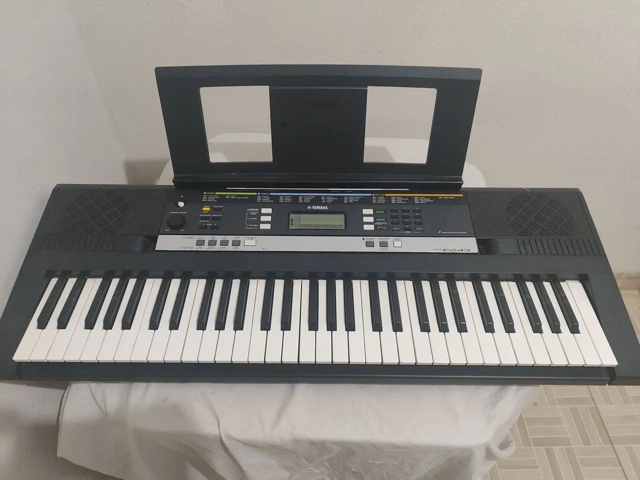 Teclado Yamaha PSR E243 COM/MIDI - Foto 3