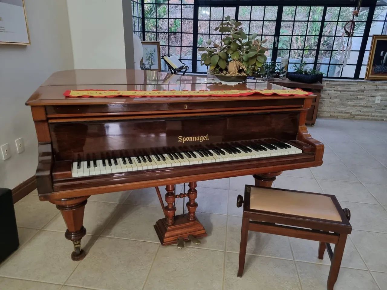 Luthier para instrumentos clássicos e afinação pianos 