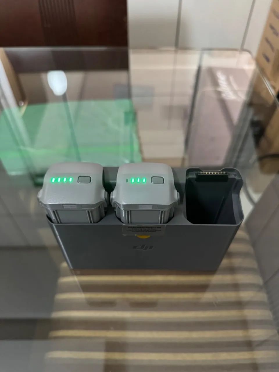 2 BATERIAS + HUB CARREGADOR ORIGINAL DJI AIR 3S  - Foto 4