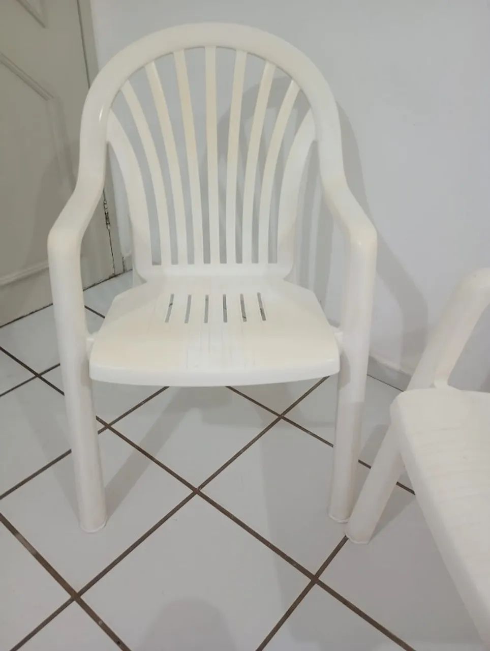 VENDO 2 CADEIRAS POLTRONA PLÁSTICA GROSFILLEX - Foto 2