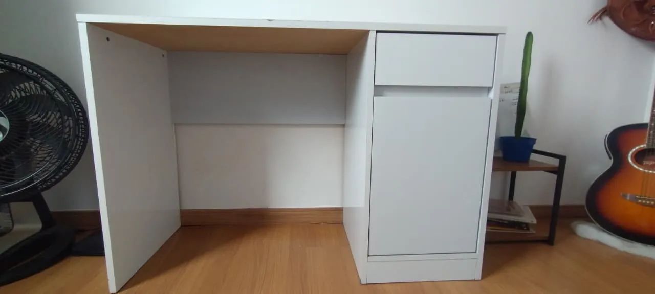 Escrivaninha branca - uma gaveta e uma porta  - Foto 4