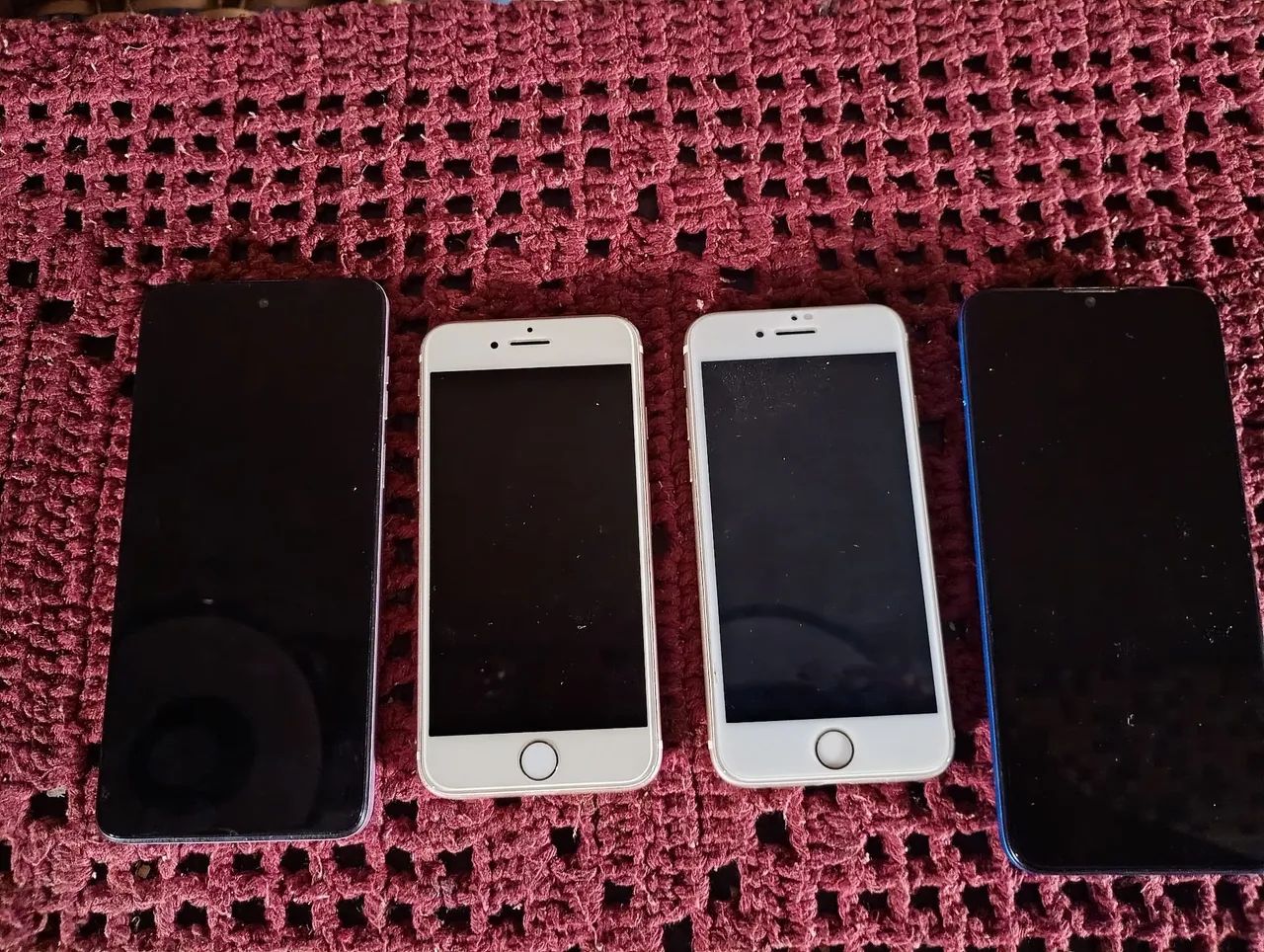 Celular Motorola e iPhone 