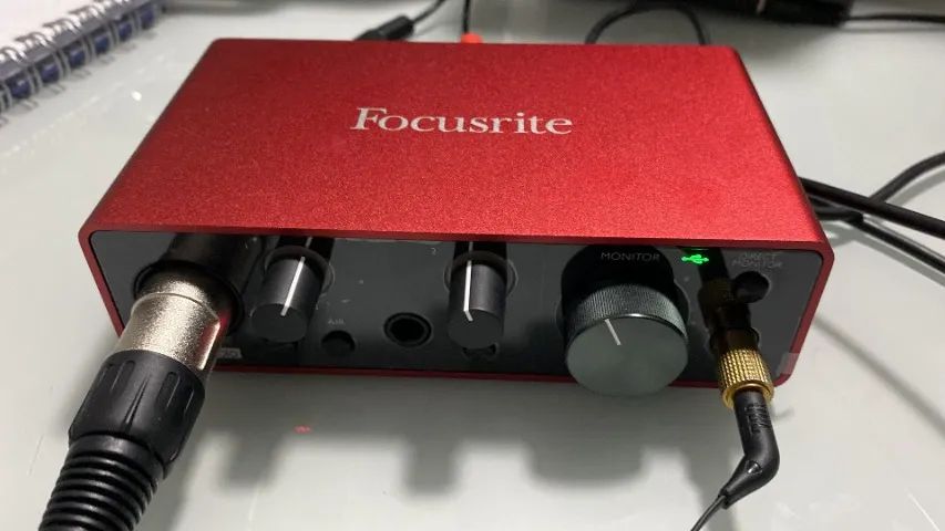 Interface de Áudio USB Focusrite Scarlett Solo 3a Geração