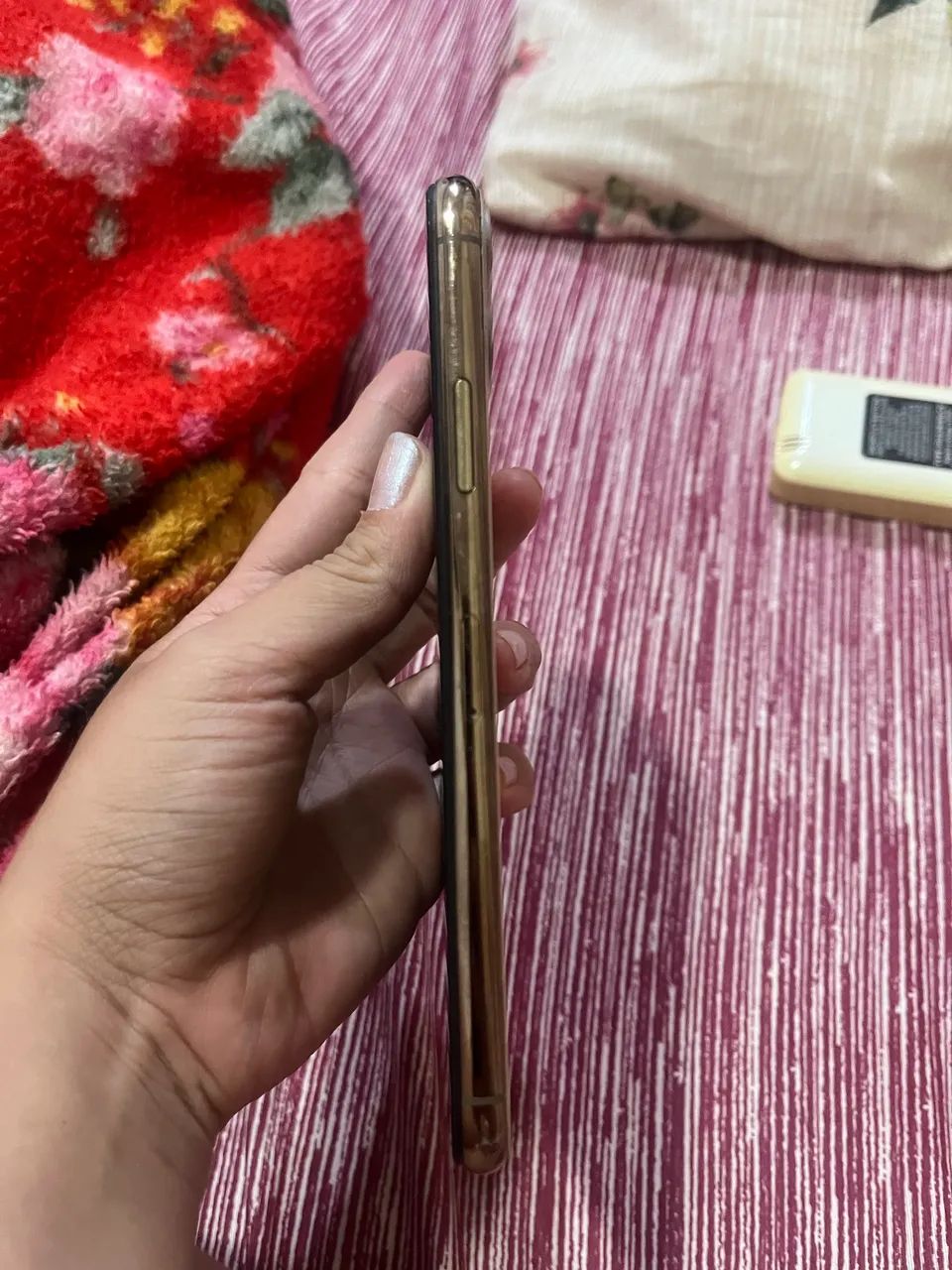 iPhone 11 Pro Max dourado  - Foto 3