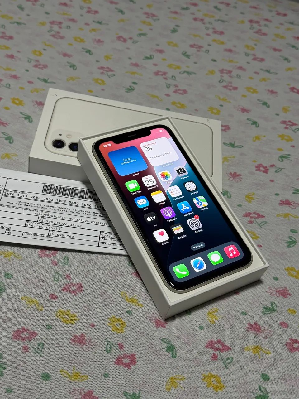 Apple 11 64 GB com caixa e nota fiscal / aceito cartão  - Foto 2