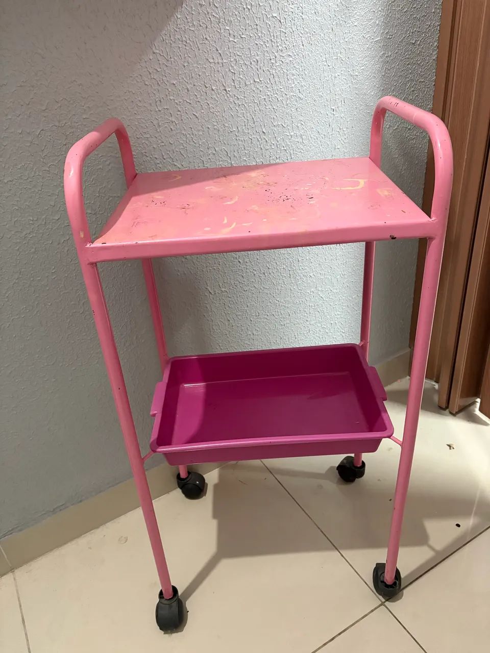 Carrinho auxiliar rosa 