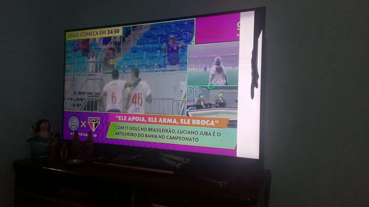 TV Samsung 50 polegadas com defeito e controle original incluso pra sucata - Foto 2