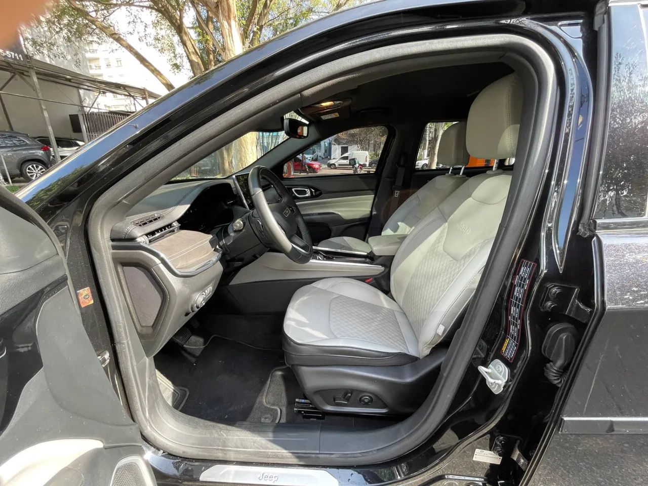 Jeep Commander Limited T270 1.3 TB Flex Aut., foto 13 de 20