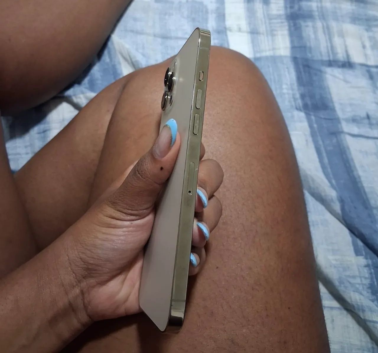 iPhone 12 Pro Max dourado 