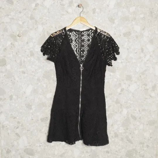 VESTIDO PRETO RENDA
