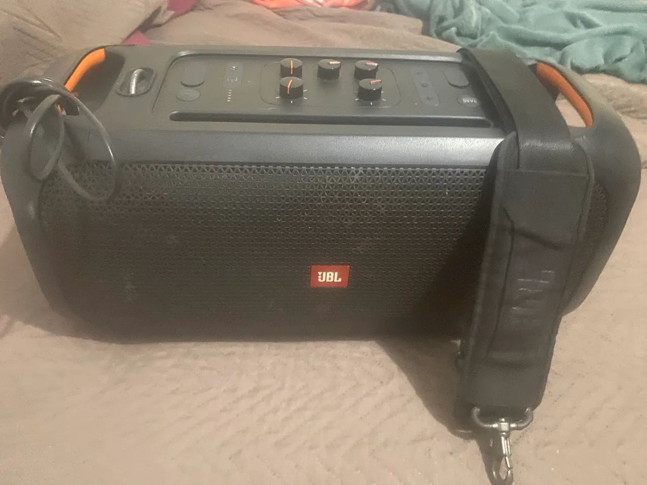 Caixa de som JBL PARTY BOX ON THE GO