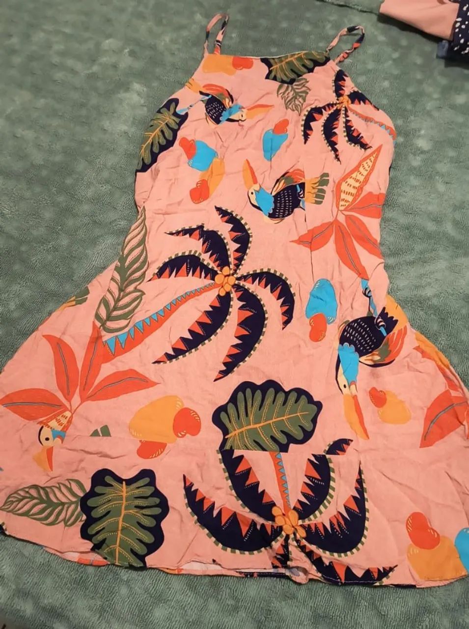Vendo vestidos semi novos 