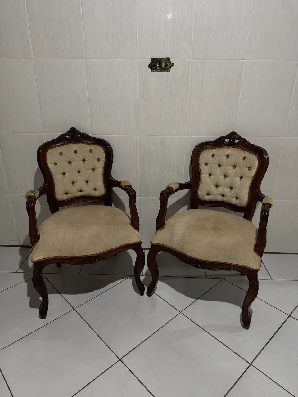 PAR DE POLTRONAS ANTIGAS ESTILO LUÍS XV 