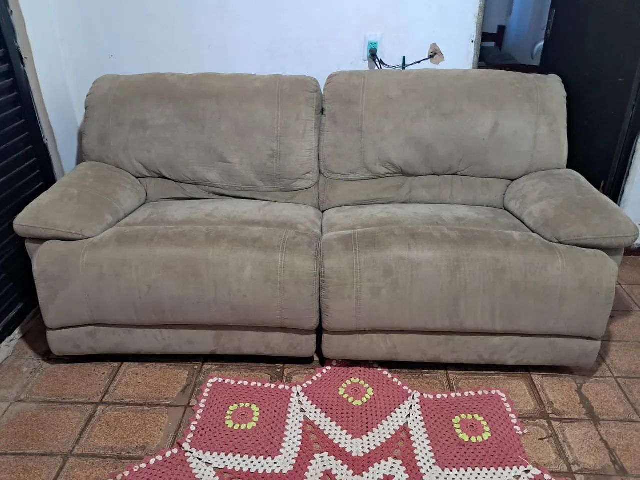 Sofá reclinável com sistema de reclinável de mola 