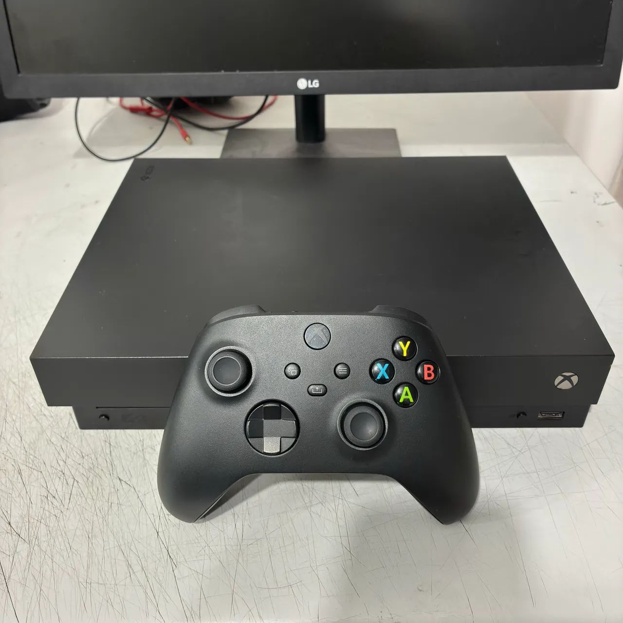 Xbox One x - 1TB  - Foto 4