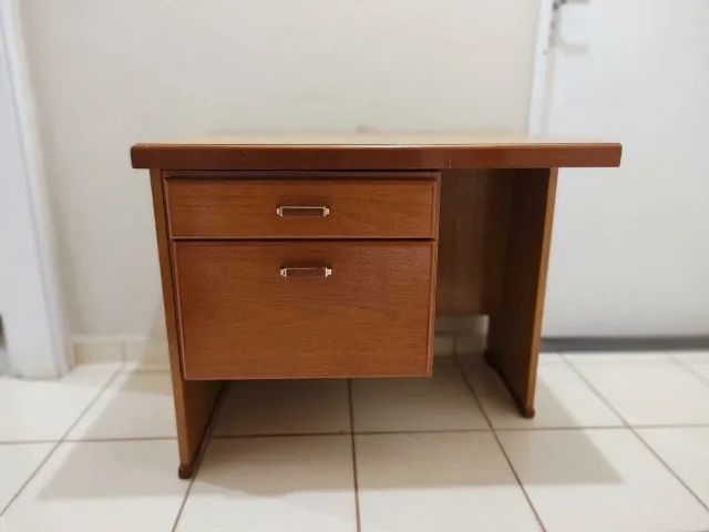 Mesa com gavetas / Escrivaninha /Mesa de Escritório - Foto 2