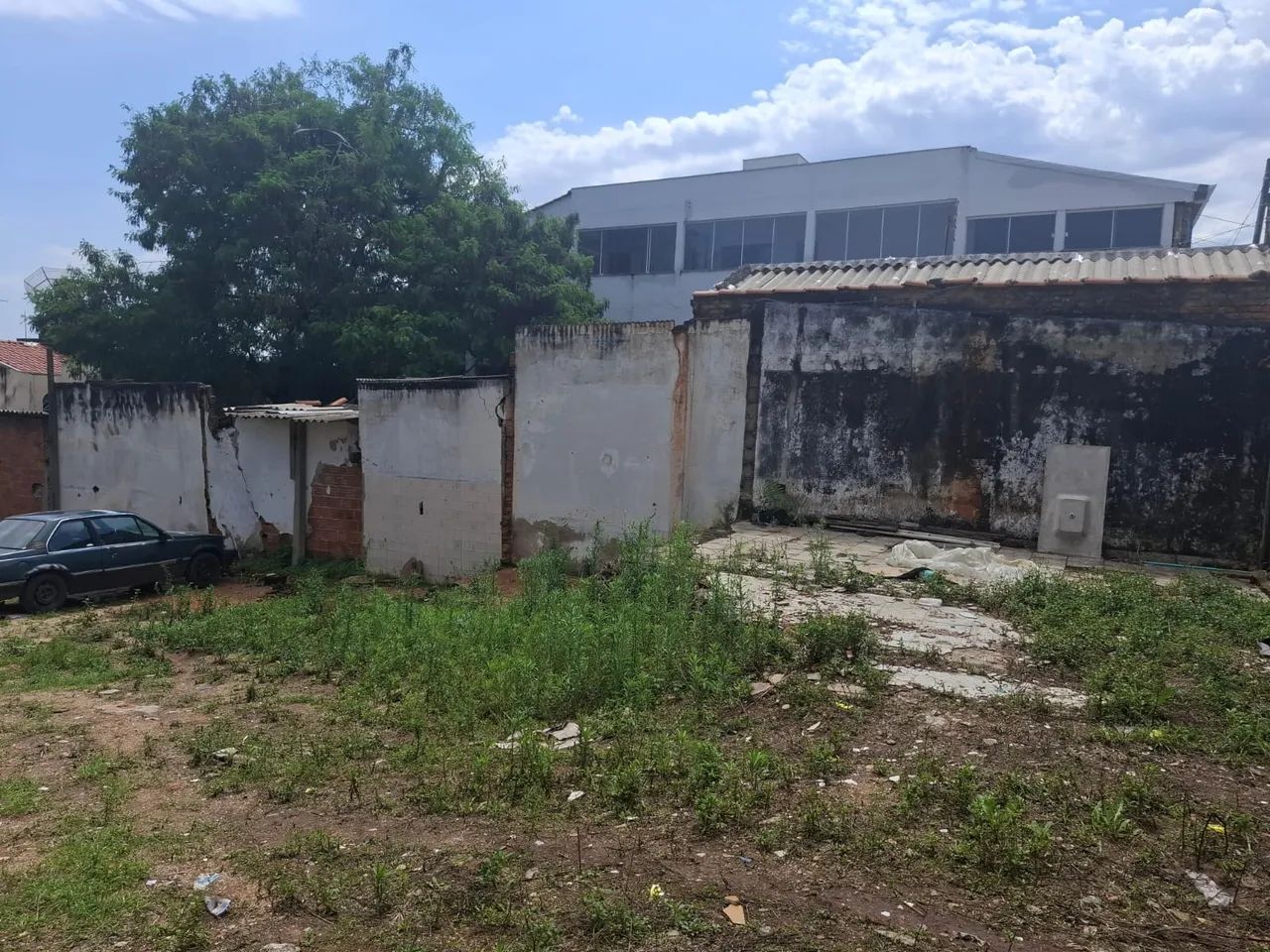 CASA COM LOCALIZAÇÃO EXCELENTE PARA COMÉRCIO-ANALISA PERMUTA!!! - Foto 2