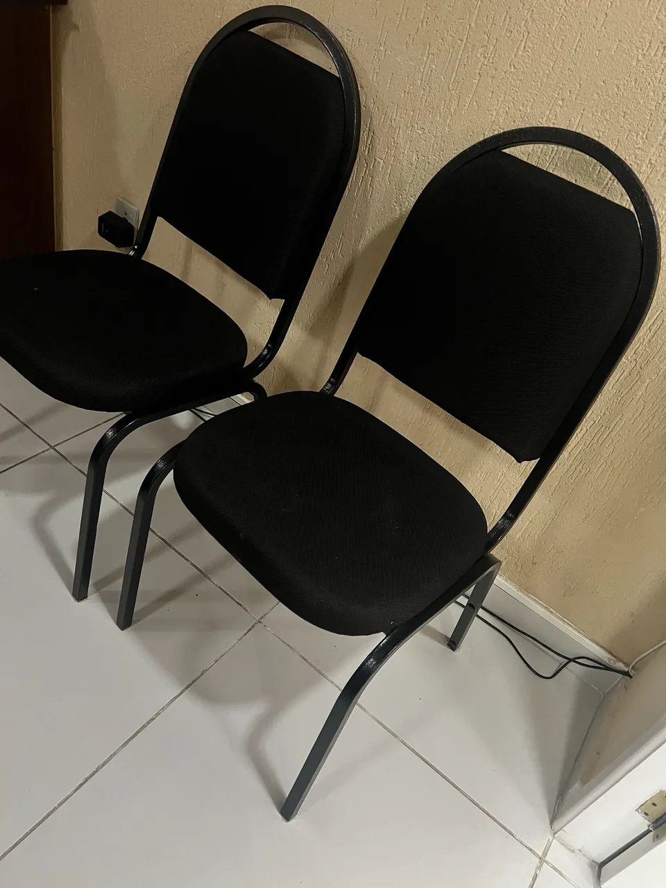  Cadeira empilhavel  - Foto 2