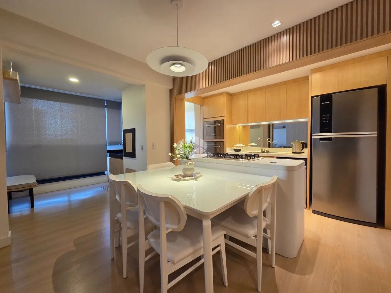 APARTAMENTO SEMIMOBILIADO COM 2 QUARTOS SENDO 1 SUÍTE E 2 VAGAS NO CENTRO - Foto 4