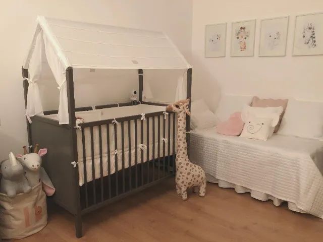 Quartinho com Berço/Cama Infantil Stokke| Cômoda/Trocador Stokke| Prateleira/Cabideir