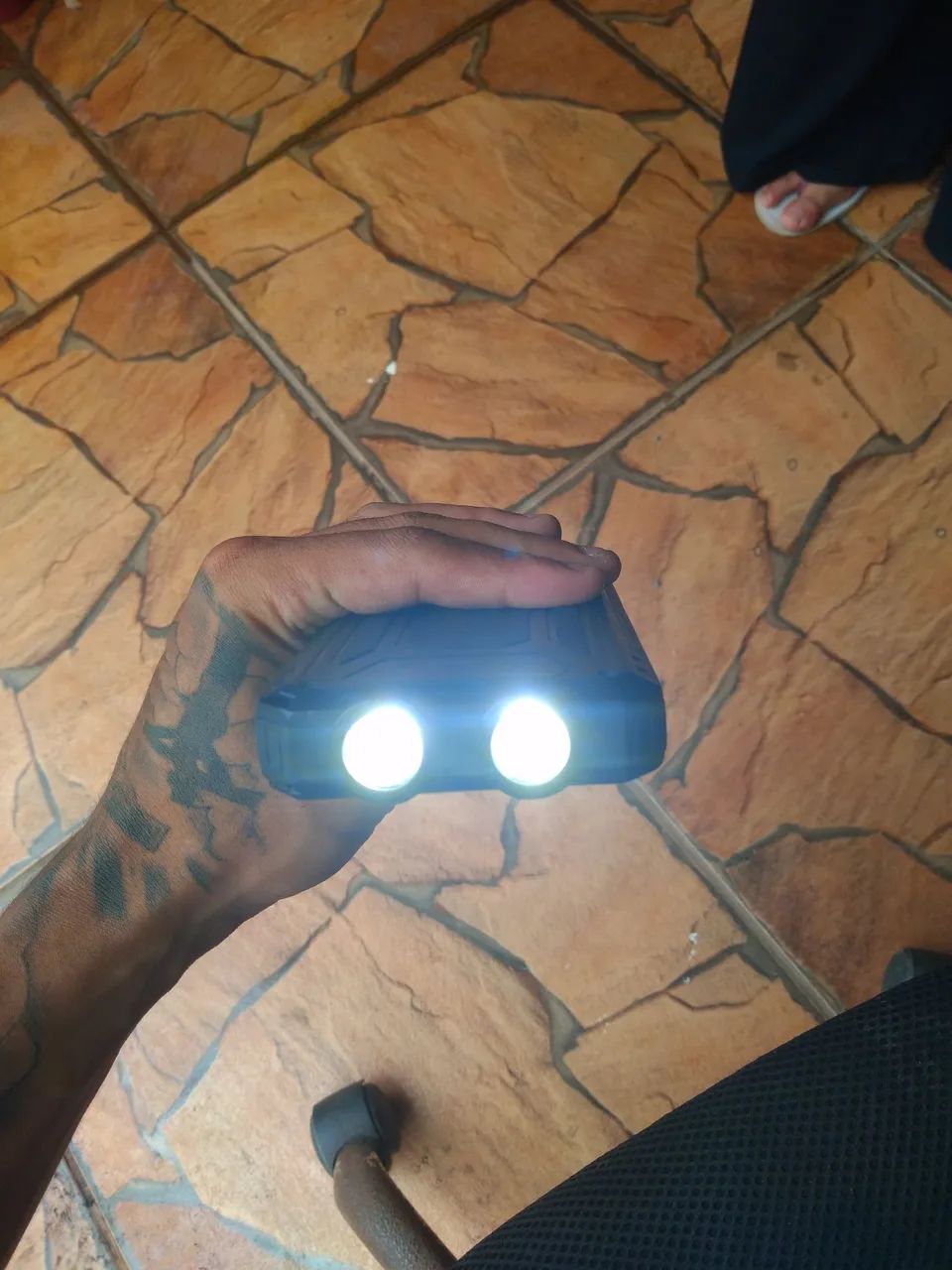 Bateria portátil com placa solar  - Foto 3