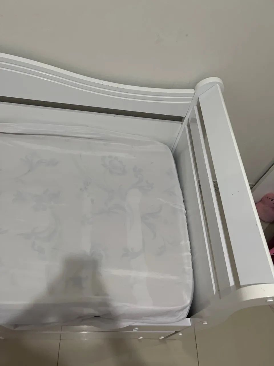 Cama Infantil Branca com Design Elegante + 2 Colchões - Foto 5