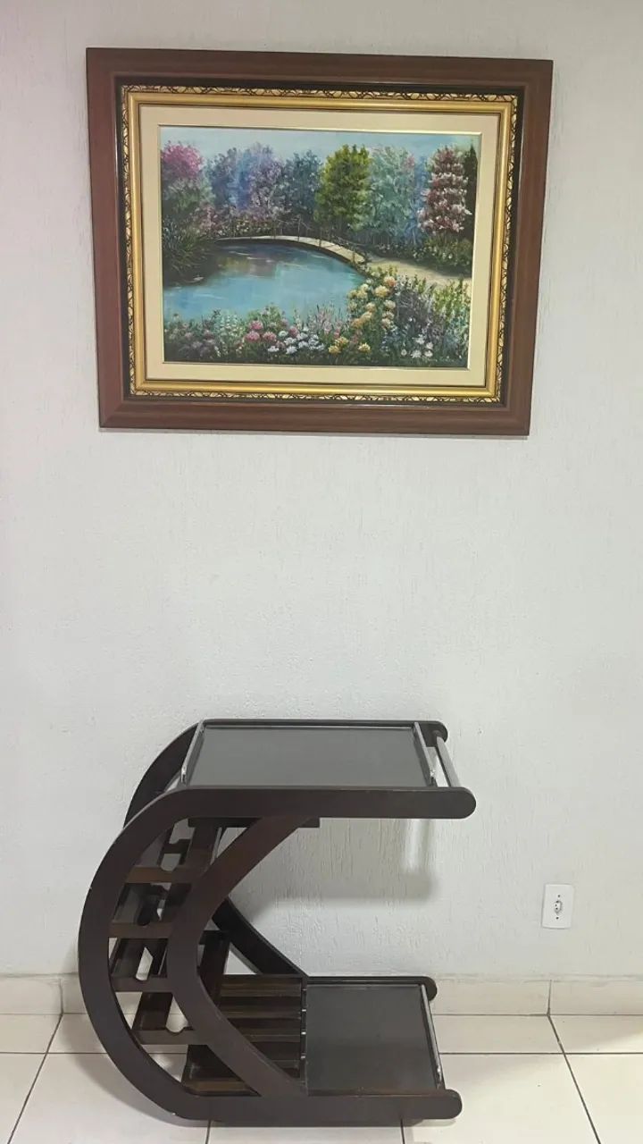 Minebar Adega para 8 garrafas com suporte para taças.