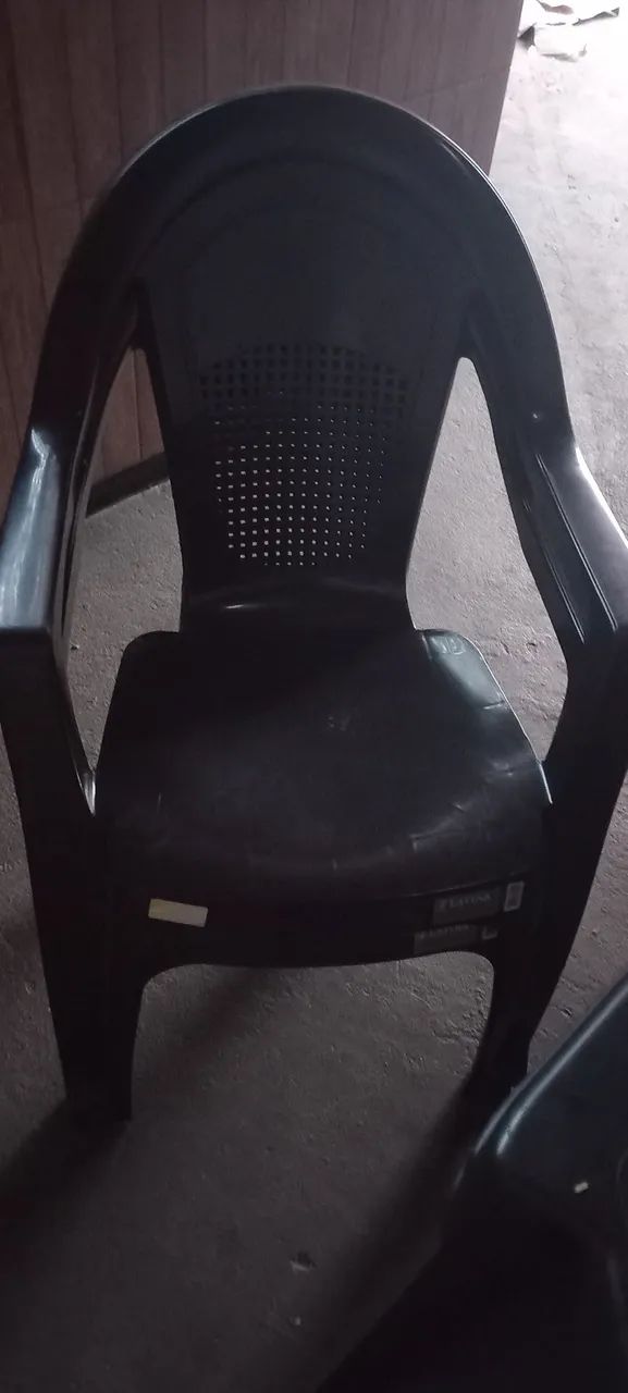Vendo 2 jogos de mesa com 4 cadeiras 200.00 cada jogo não entrego vila atlantida  mc - Foto 2