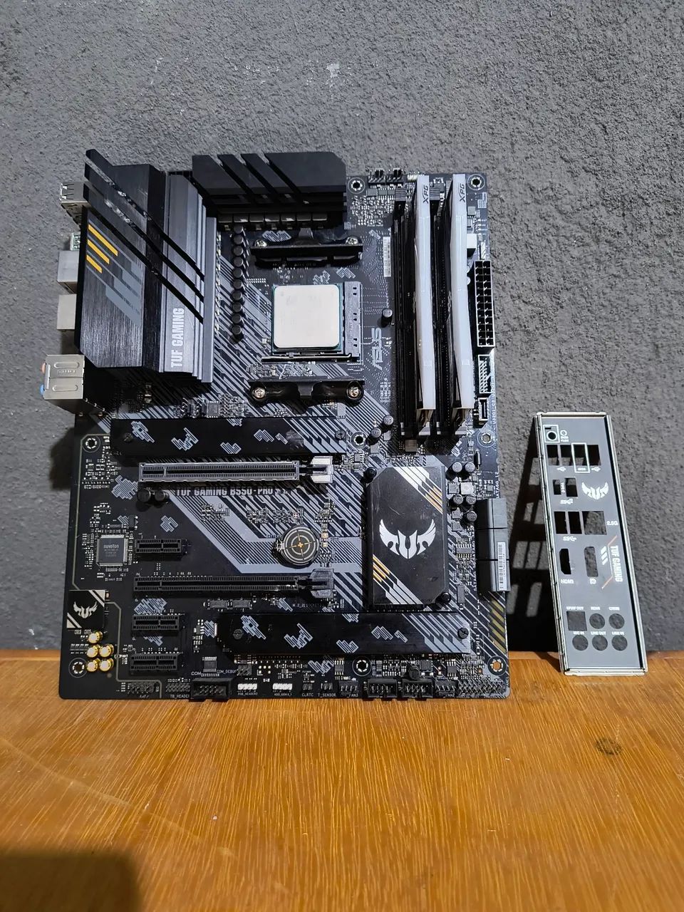 KIT RYZEN 7 5700X3D + B550 + 32GB - Peças de Hardware - Taguatinga