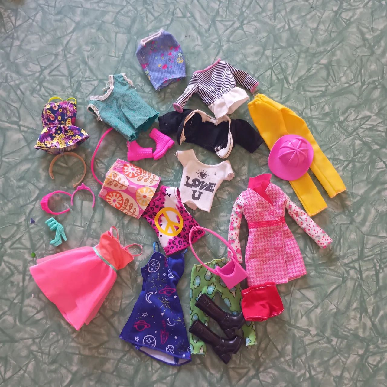 Pacote Barbies e acessórios  - Foto 4