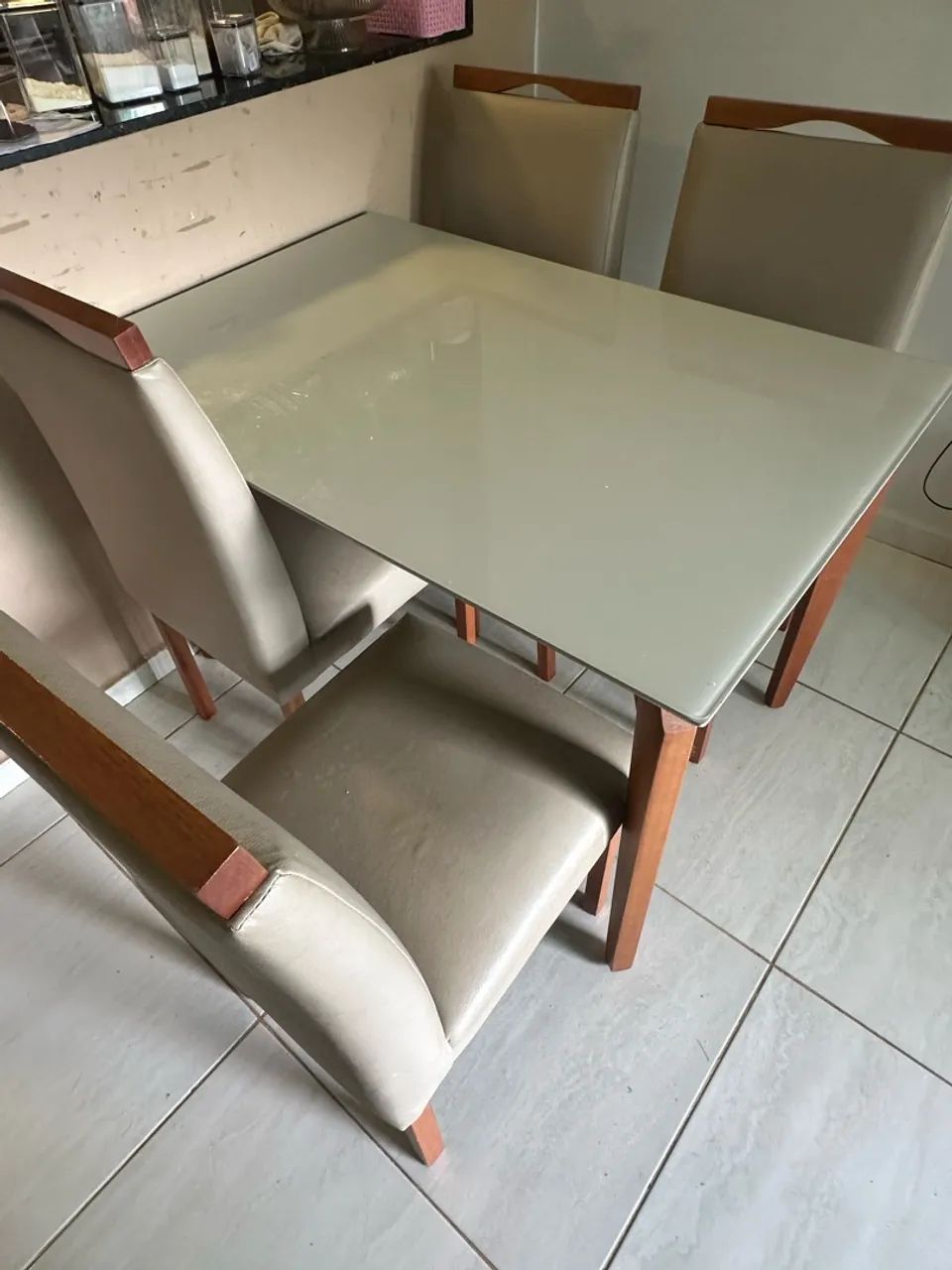 Mesa de 4 cadeiras de madeira  - Foto 3